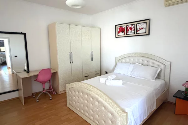 Shtepi me qera Shtepi Private ne Tirane, 1+1, Mobilimi E mobiluar, Pagesa 40,000  Leke.