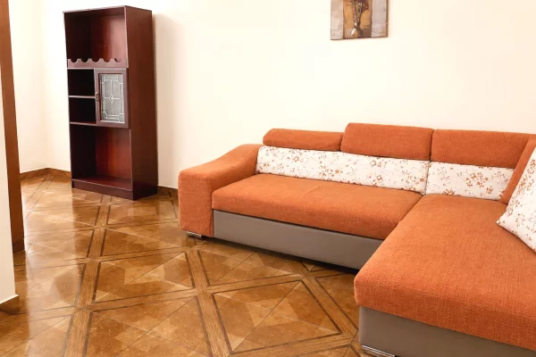 Shtepi me qera Apartament ne Tirane, 1+1, Mobilimi E mobiluar, Pagesa 45,000  Leke.
