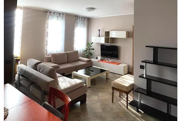 Apartament 2+1 me Qera tek ish Tregu Elektrik (ID R20151) Tirane