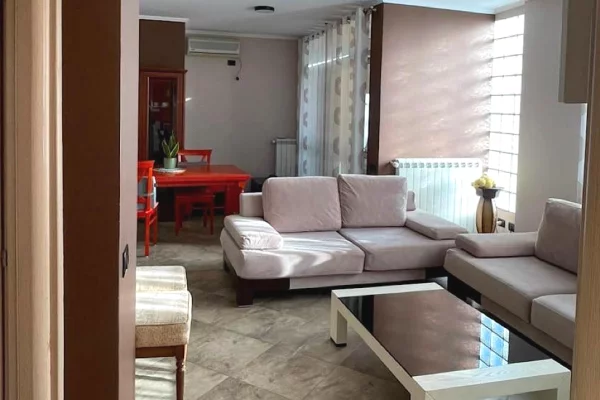 Shtepi me qera Apartament ne Tirane, 2+1, Mobilimi E mobiluar, Pagesa 70,000  Leke.