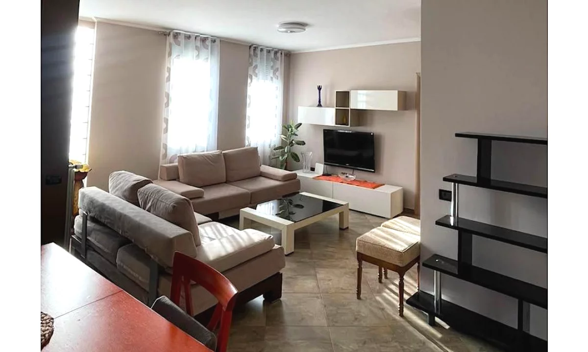 Shtepi me qera Apartament ne Tirane, 2+1, Mobilimi E mobiluar, Pagesa 70,000  Leke.