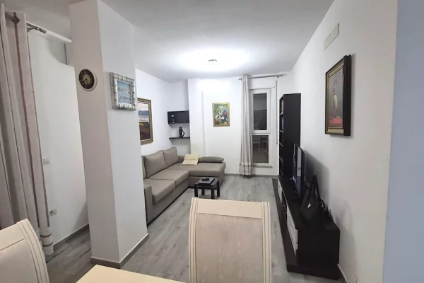 Shtepi me qera Apartament ne Tirane, 1+1, Mobilimi E mobiluar, Pagesa 65,000  Leke.