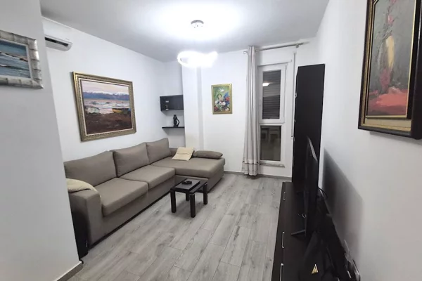 Shtepi me qera Apartament ne Tirane, 1+1, Mobilimi E mobiluar, Pagesa 65,000  Leke.
