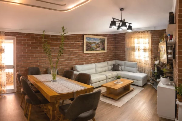 Shtepi me qera 3+1 ne Tirane - 100,000 Leke