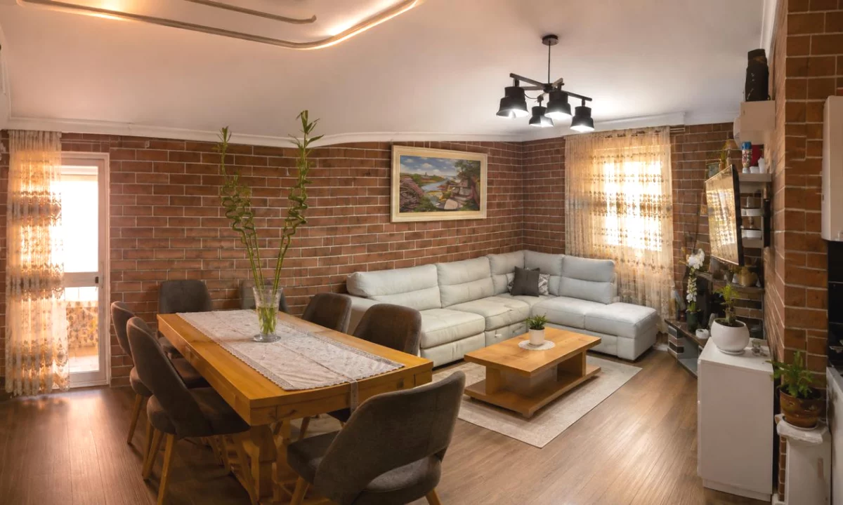 Shtepi me qera Apartament ne Tirane, 3+1, Mobilimi E mobiluar, Pagesa 100,000  Leke.