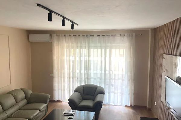 Shtepi me qera Apartament ne Tirane, 1+1, Mobilimi E mobiluar, Pagesa 600  Euro.