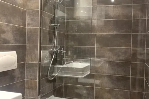 Shtepi me qera Apartament ne Tirane, 2+1, Mobilimi E mobiluar, Pagesa 75,000  Leke.