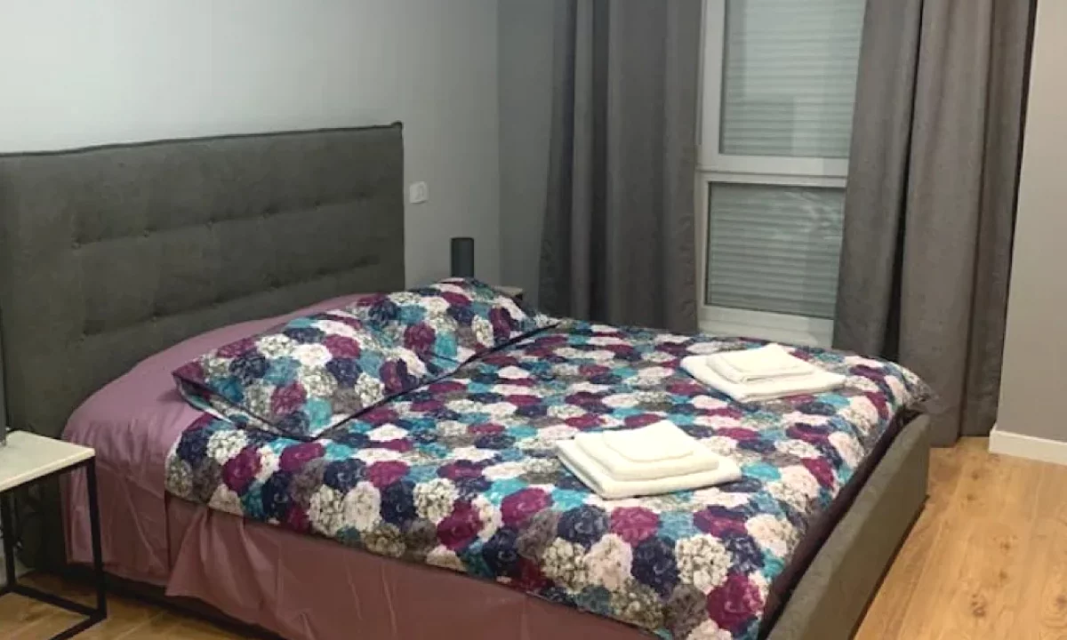 Shtepi me qera Apartament ne Tirane, 2+1, Mobilimi E mobiluar, Pagesa 75,000  Leke.