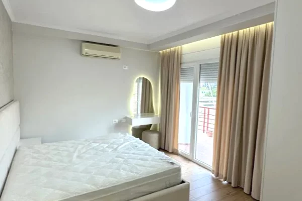 Shtepi me qera Apartament ne Tirane, 2+1, Mobilimi E mobiluar, Pagesa 1,000  Euro.