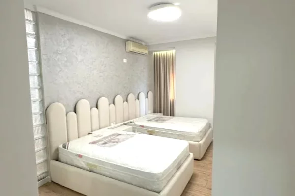 Shtepi me qera Apartament ne Tirane, 2+1, Mobilimi E mobiluar, Pagesa 1,000  Euro.