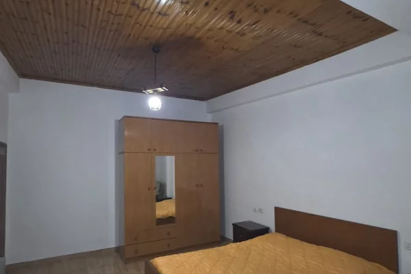 Shtepi me qera Shtepi Private ne Tirane, 1+1, Mobilimi E mobiluar, Pagesa 40,000  Leke.