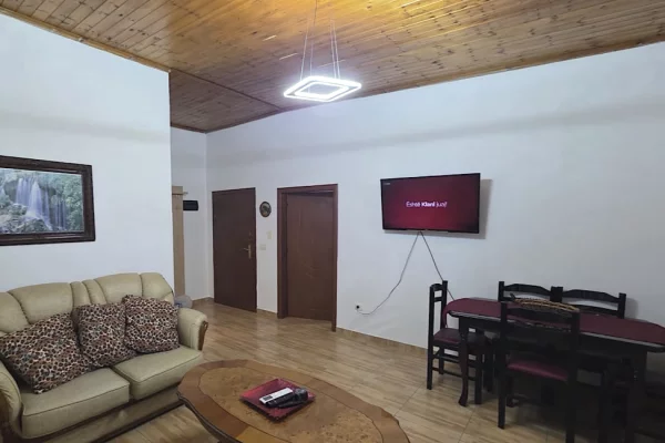 Shtepi me qera Shtepi Private ne Tirane, 1+1, Mobilimi E mobiluar, Pagesa 40,000  Leke.