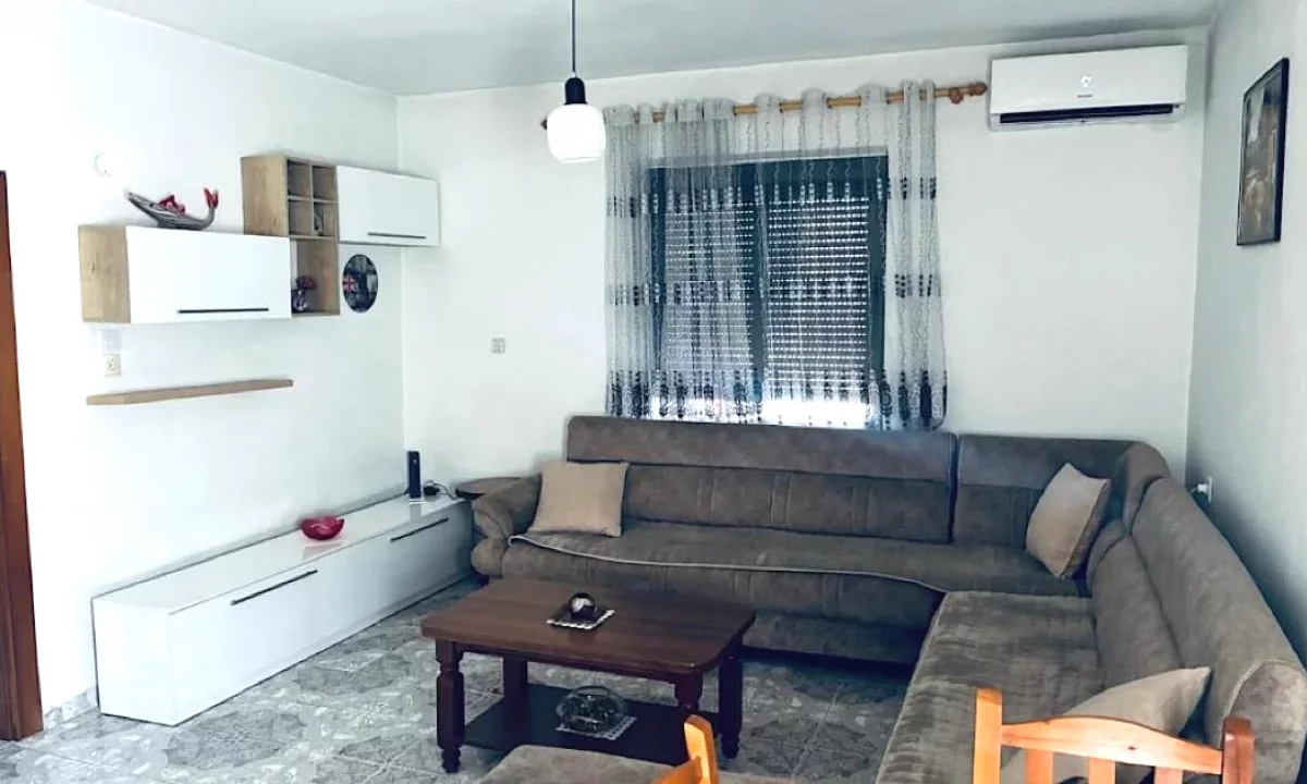 Shtepi me qera Apartament ne Tirane, 2+1, Mobilimi E mobiluar, Pagesa 50,000  Leke.