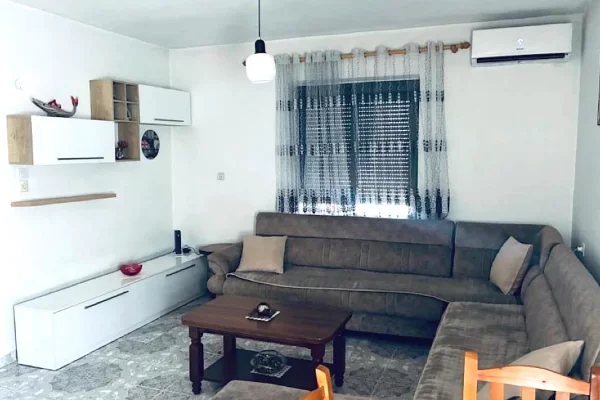 Shtepi me qera 2+1 ne Tirane - 50,000 Leke