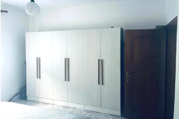 Shtepi me qera Apartament ne Tirane, 2+1, Mobilimi E mobiluar, Pagesa 50,000  Leke.