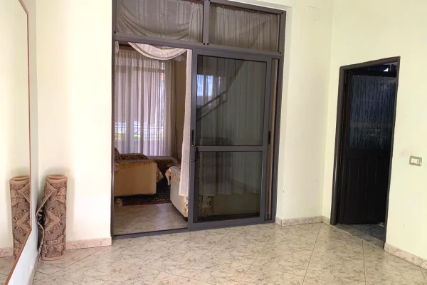 Shtepi me qera Apartament ne Tirane, 2+1, Mobilimi E mobiluar, Pagesa 48,000  Leke.