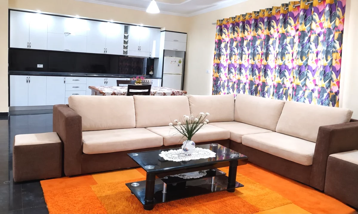 Shtepi me qera Apartament ne Tirane, 3+1, Mobilimi E mobiluar, Pagesa 45,000  Leke.