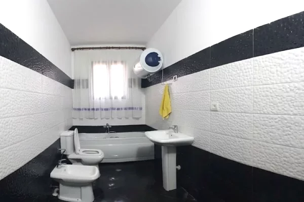 Shtepi me qera Apartament ne Tirane, 3+1, Mobilimi E mobiluar, Pagesa 45,000  Leke.