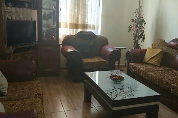 Shtepi me qera Apartament ne Tirane, 2+1, Mobilimi E mobiluar, Pagesa 60,000  Leke.