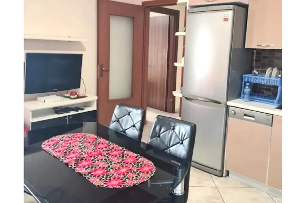 Shtepi me qera Apartament ne Tirane, 2+1, Mobilimi E mobiluar, Pagesa 60,000  Leke.