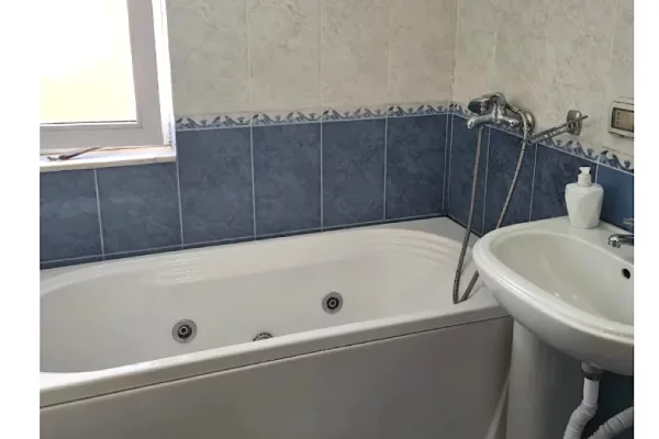 Shtepi me qera Apartament ne Tirane, 2+1, Mobilimi E mobiluar, Pagesa 60,000  Leke.