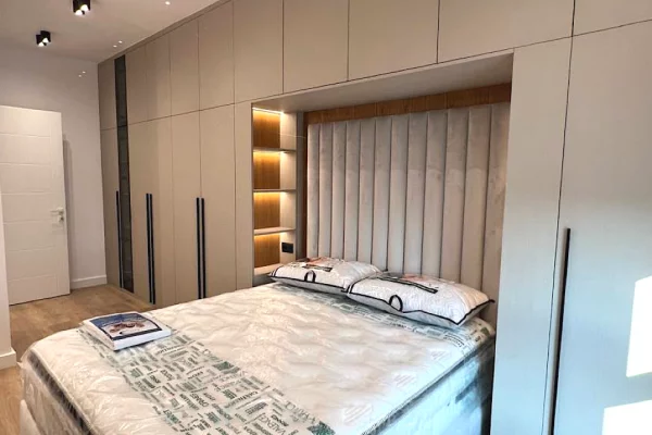 Shtepi me qera Apartament ne Tirane, 2+1, Mobilimi E mobiluar, Pagesa 100,000  Leke.