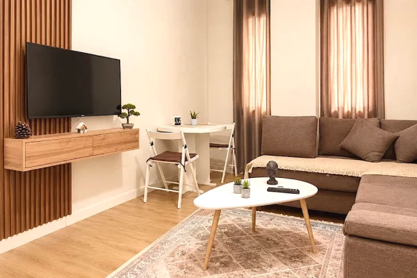 Shtepi me qera 1+1 ne Tirane - 70,000 Leke