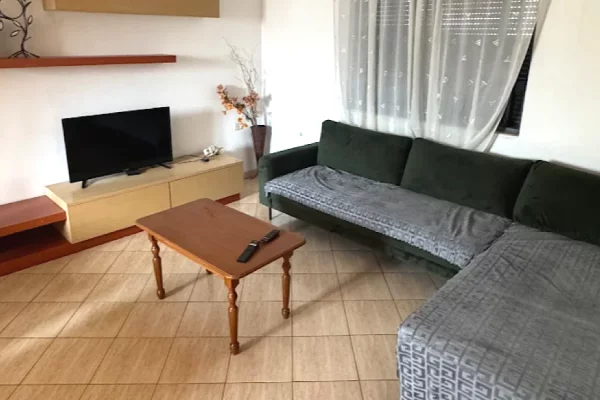 Shtepi me qera Shtepi Private ne Tirane, 2+1, Mobilimi E mobiluar, Pagesa 50,000  Leke.