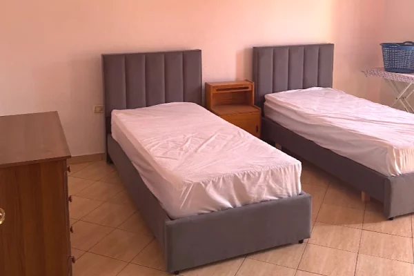 Shtepi me qera Shtepi Private ne Tirane, 2+1, Mobilimi E mobiluar, Pagesa 50,000  Leke.