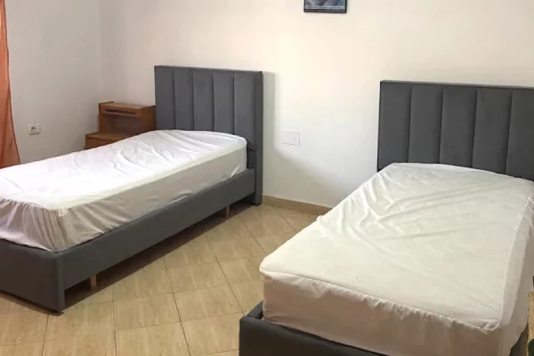 Shtepi me qera Shtepi Private ne Tirane, 2+1, Mobilimi E mobiluar, Pagesa 50,000  Leke.