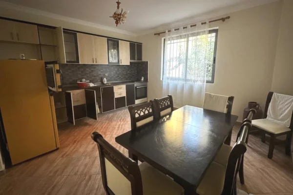 Shtepi me qera Apartament ne Tirane, 2+1, Mobilimi E mobiluar, Pagesa 45,000  Leke.