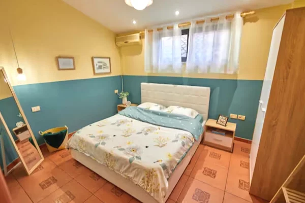 Shtepi me qera Apartament ne Tirane, 2+1, Mobilimi E mobiluar, Pagesa 75,000  Leke.