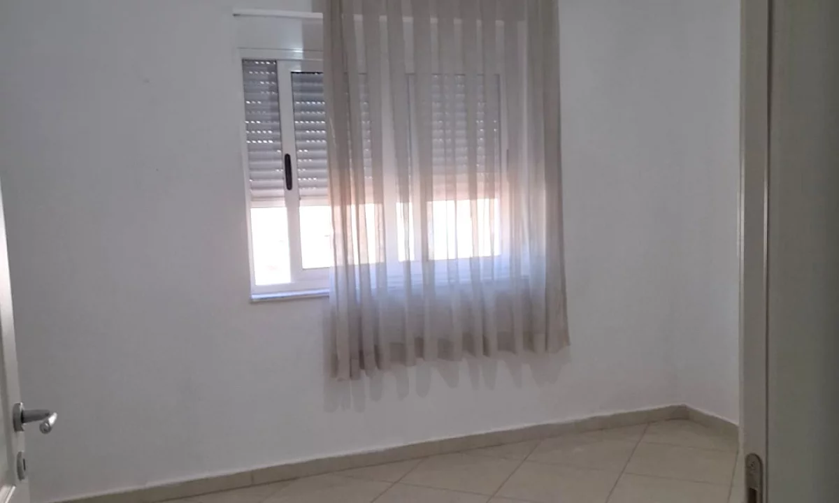 Shtepi me qera Apartament ne Tirane, 2+1, Mobilimi E mobiluar, Pagesa 40,000  Leke.
