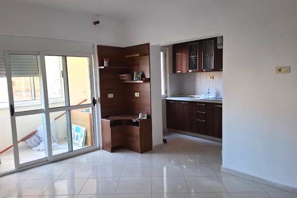 Shtepi me qera Apartament ne Tirane, 2+1, Mobilimi E mobiluar, Pagesa 40,000  Leke.