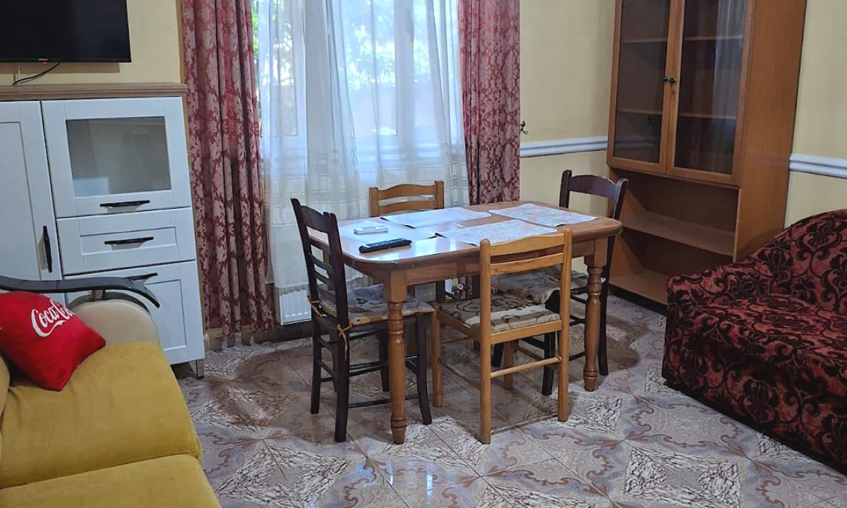 Shtepi me qera Shtepi Private ne Tirane, 2+1, Mobilimi E mobiluar, Pagesa 65,000  Leke.