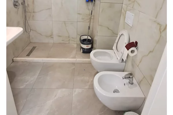 Shtepi me qera Apartament ne Tirane, 2+1, Mobilimi E mobiluar, Pagesa 50,000  Leke.