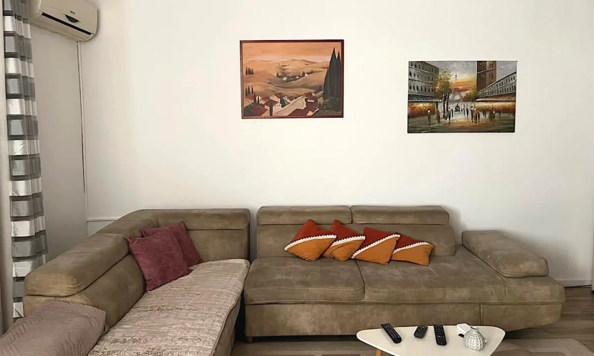 Shtepi me qera Apartament ne Tirane, 3+1, Mobilimi E mobiluar, Pagesa 70,000  Leke.