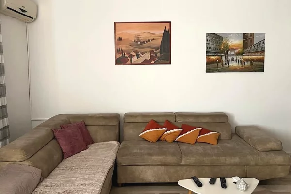 Shtepi me qera 3+1 ne Tirane - 70,000 Leke