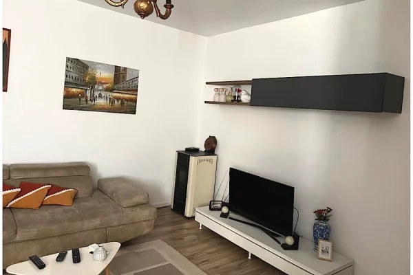 Shtepi me qera Apartament ne Tirane, 3+1, Mobilimi E mobiluar, Pagesa 70,000  Leke.