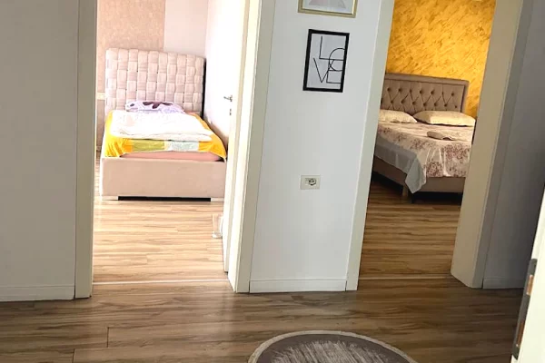 Shtepi me qera Apartament ne Tirane, 3+1, Mobilimi E mobiluar, Pagesa 70,000  Leke.