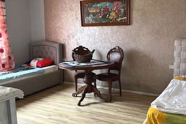 Shtepi me qera Apartament ne Tirane, 3+1, Mobilimi E mobiluar, Pagesa 70,000  Leke.