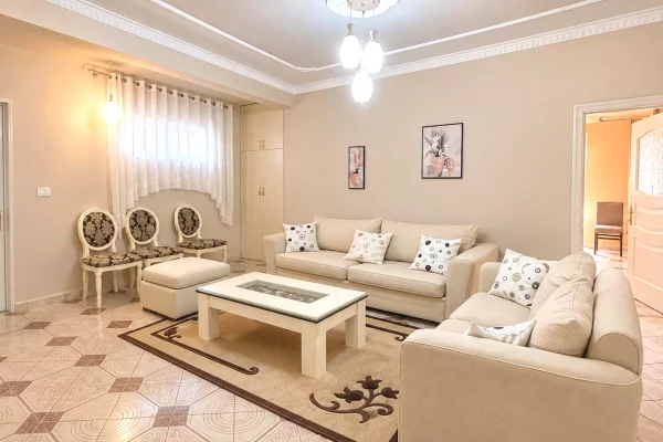 Shtepi me qera Apartament ne Tirane, 2+1, Mobilimi E mobiluar, Pagesa 60,000  Leke.