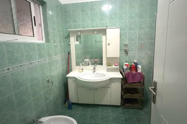 Shtepi me qera Apartament ne Tirane, 2+1, Mobilimi E mobiluar, Pagesa 60,000  Leke.