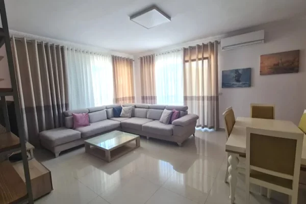 Shtepi me qera Apartament ne Tirane, 3+1, Mobilimi E mobiluar, Pagesa 80,000  Leke.