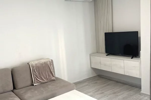 Shtepi me qera Apartament ne Tirane, 1+1, Mobilimi E mobiluar, Pagesa 60,000  Leke.