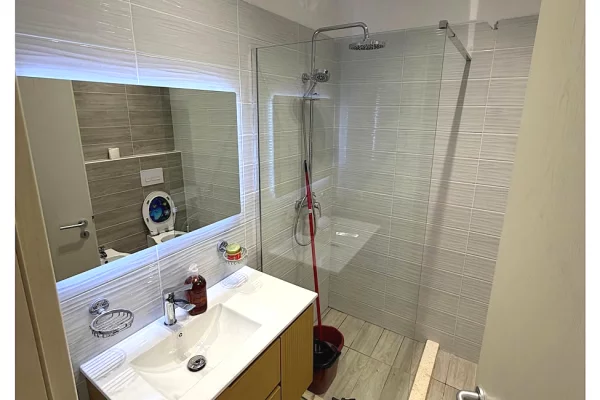 Shtepi me qera Apartament ne Tirane, 1+1, Mobilimi E mobiluar, Pagesa 80,000  Leke.