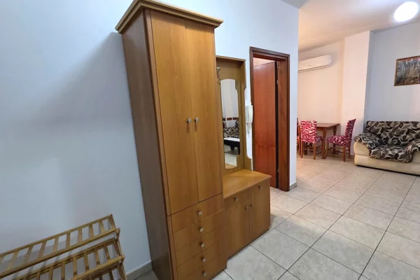 Shtepi me qera Apartament ne Tirane, 1+1, Mobilimi E mobiluar, Pagesa 50,000  Leke.