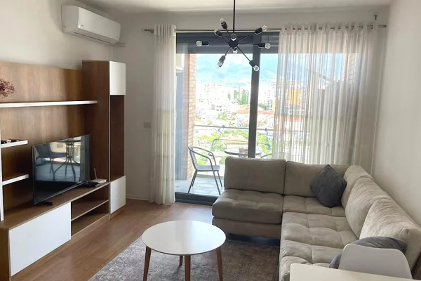 Shtepi me qera 2+1 ne Tirane - 700 Euro