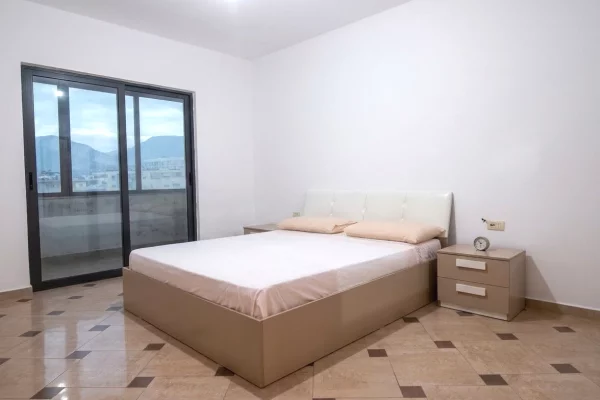 Shtepi me qera Apartament ne Tirane, 3+1, Mobilimi E mobiluar, Pagesa 70,000  Leke.