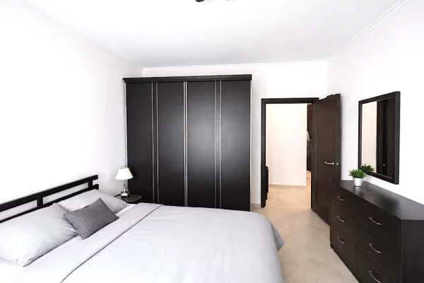 Apartament 3+1+2 Poste Parkimi  me Qera Komuna e Parisit(ID R3023) Tirane